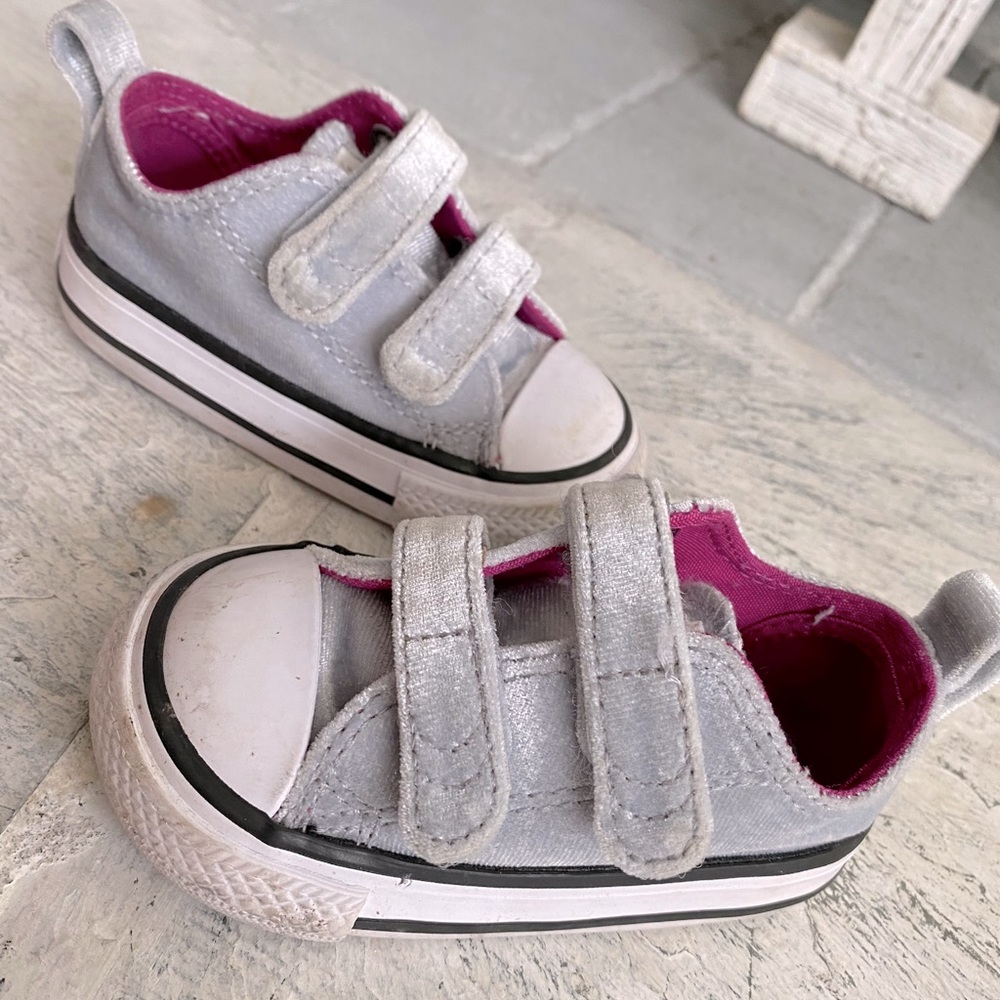 Toddler converse size 4